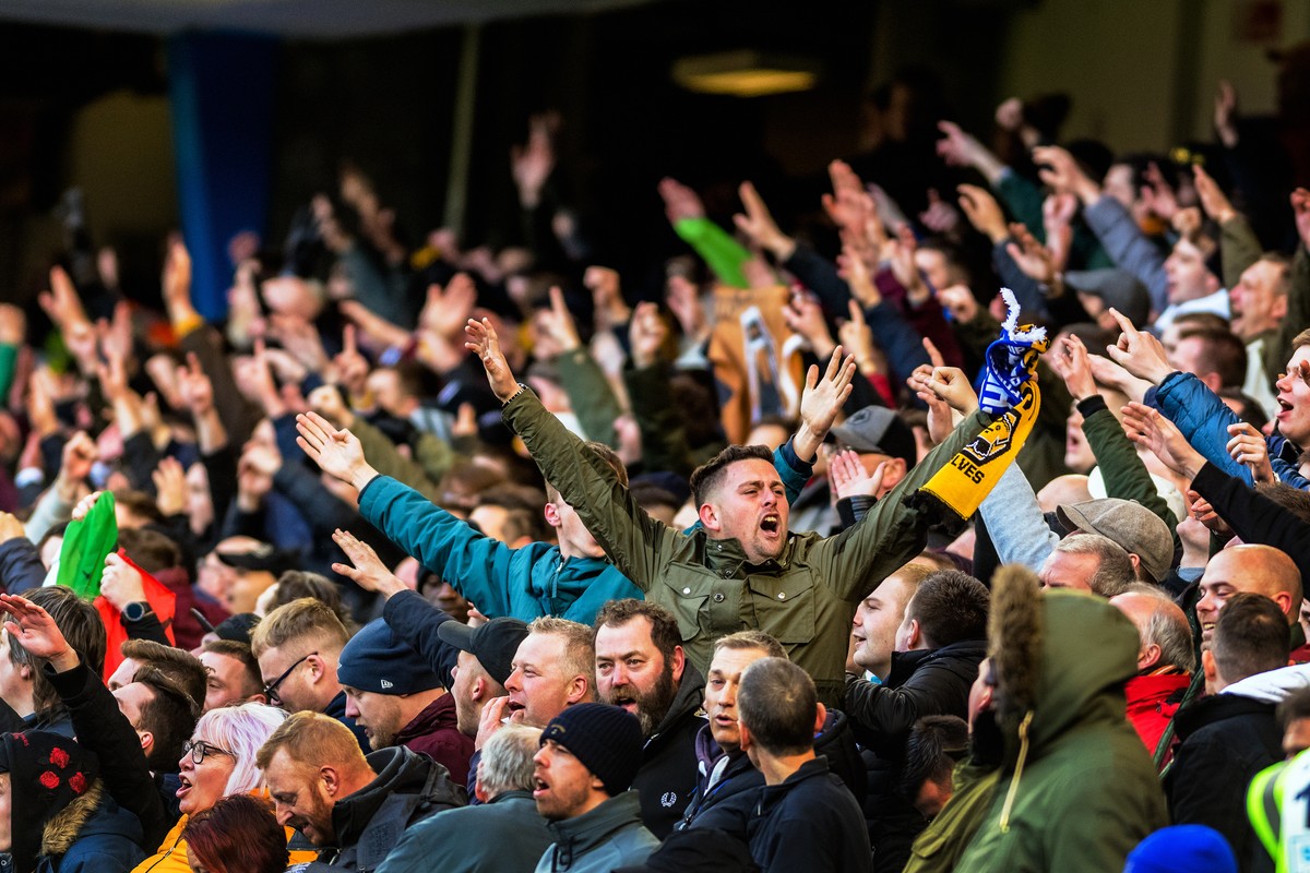 Skandaliczne sceny na ulicach Wrocławia. Kibice Betisu i Chelsea bili się przed finałem Ligi Konferencji