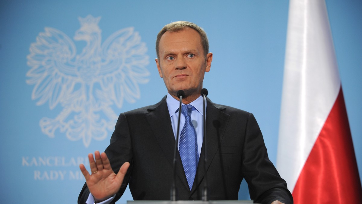 - Ja się nie podniecam depeszami ujawnianymi przez WikiLeaks - mówił premier Donald Tusk na dzisiejszej konferencji prasowej. Zapytany przez dziennikarzy o to, jak ocenia krytykę jego rządu w nich zawartą premier mówił: "Może czytaliśmy różne depesze, ja przeczytałem tam komplement dla sprawnego i twardego działania rządu".