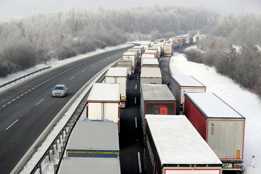 Armagedon na granicy Czech z Niemcami. Kolumna ciężarówek miała ponad 25 km!