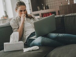 Prawie połowa Polaków w izolacji i kwarantannie... pracowała - jak i dlaczego?! Ciekawe wyniki badania