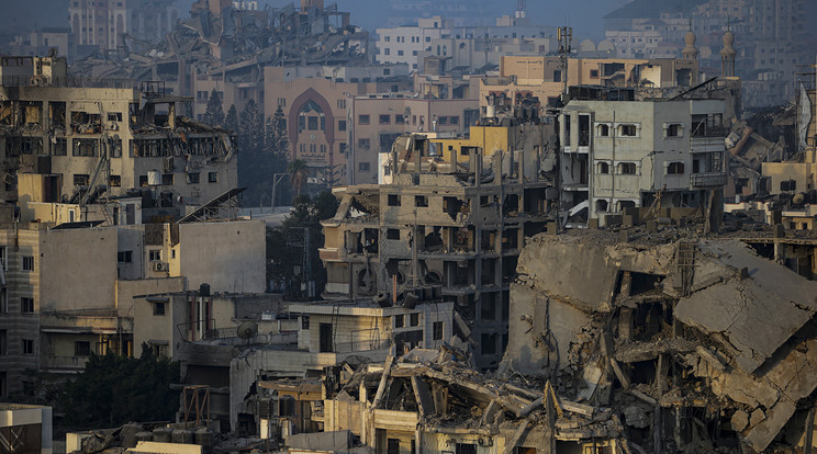 Izraeli csapásokban megsérült házak Gázában 2023. november 5-én/Fotó: MTI/EPA/Mohamed Szaber