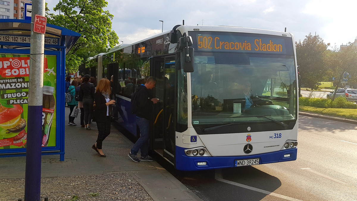 Kraków: Przepełnione autobusy i tramwaje. "Możemy zaoferować 4 tys. miejsc" 