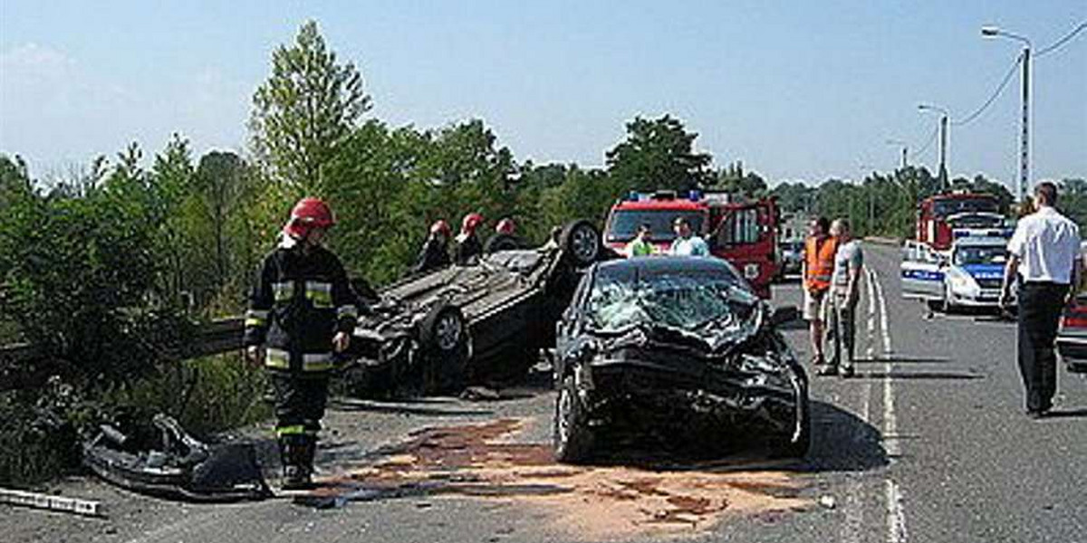 Potworny wypadek. 1 osoba nie żyje, zmiażdżone auta. FOTY