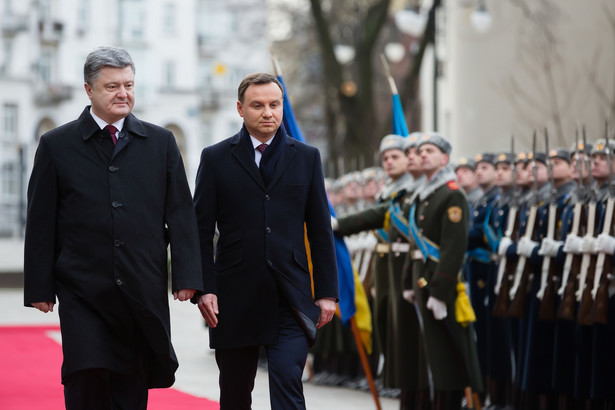 W stosunkach polsko-ukraińskich na papierze wszystko wygląda świetnie. Andrzej Duda dwa razy był z wizytą w Kijowie.