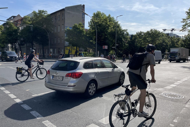 Rowerzysta na ulicy w Berlinie
