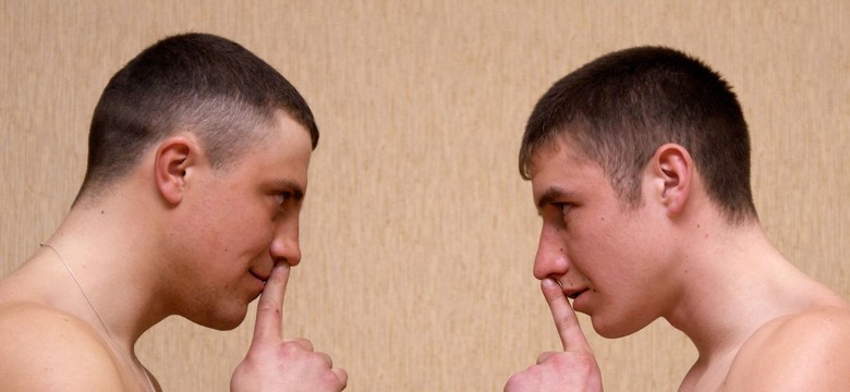 "Gej" i "lesbijka" wejdą do szkół? Posłowie chcą zmiany podręczników