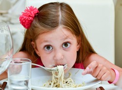 Uwaga na konserwanty w jedzeniu dla dzieci! Oto, co mogą powodować