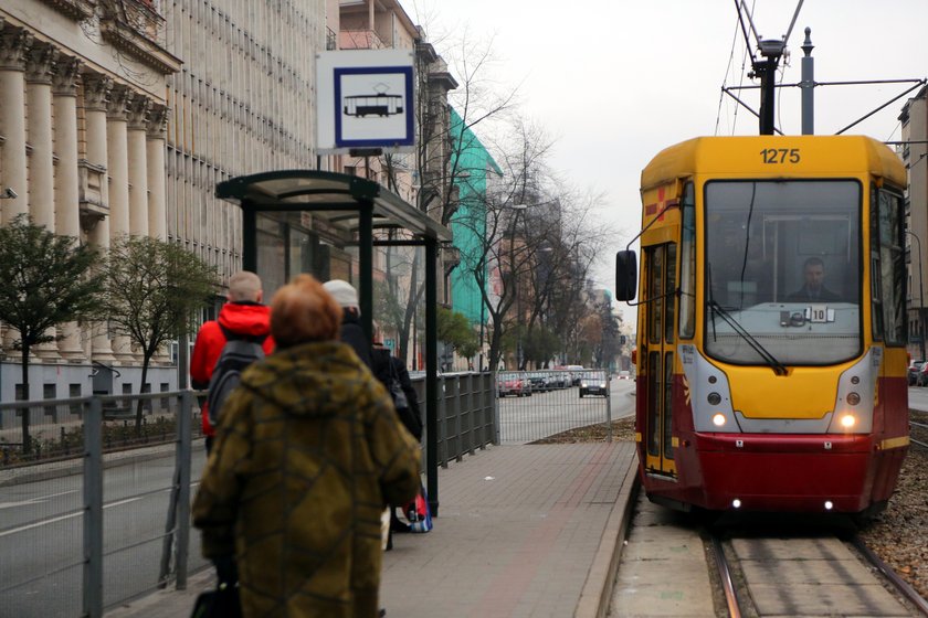 Testują system sterowania ruchem, a tablice informacji pasażerskiej wariują