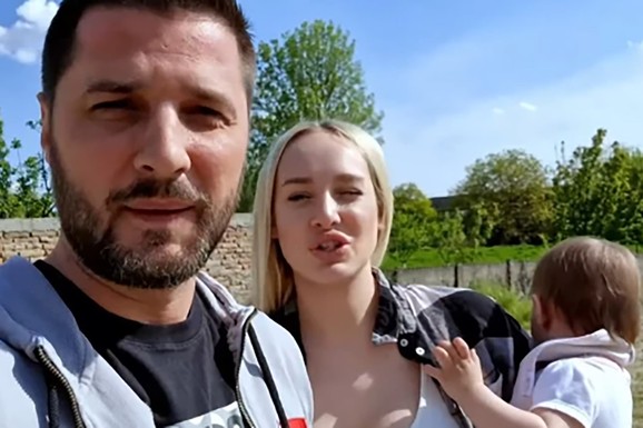 LUNA I MARKO SLAVE 1. MAJ U PRIRODI! Trpeza je toliko bogata da bi nahranila čitav komšiluk, a Miljković zaprljao prste i navalio na hranu samo tako: Uživaju za sve pare