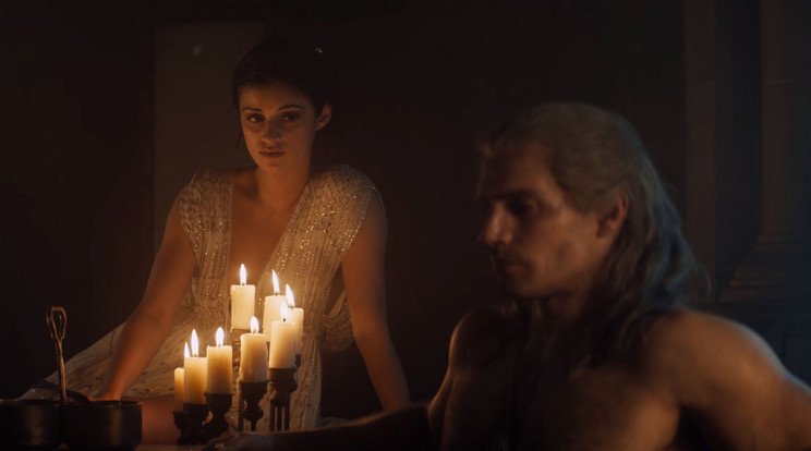 A Vaják második évada 2021-ben kerül képernyőre, melyben folytatódhat a csábító boszorka, Yennefer (Anya Chalotra) és Geralt (Henry Cavill) románca / Fotó: Netflix