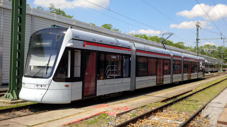 Dwukierunkowy tramwaj Stadlera Variobahn dla Aarhus w Danii