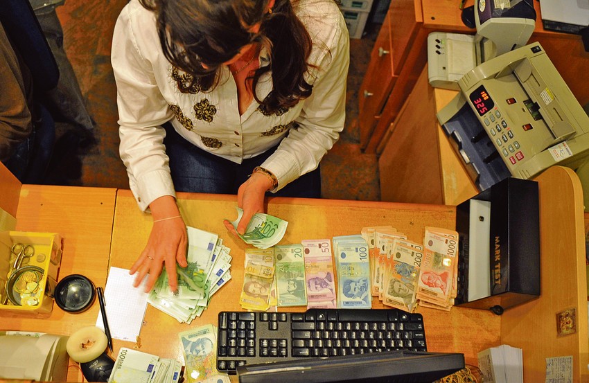 VISINA MESEČNIH PRIMANJA JE NAJVAŽNIJI FAKTOR