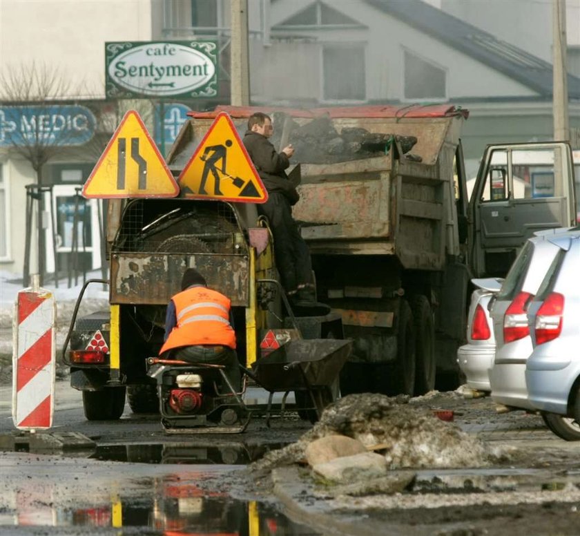 Drogowcy walczą z dziurami