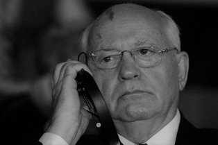 Epitafium dla Gorbaczowa. Moskwa chciała kupić sobie czas
