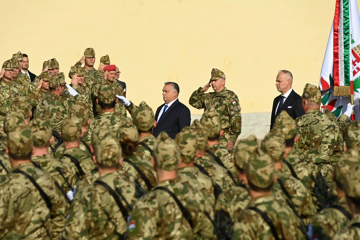 Szalay-Bobrovniczky mówiąc o odmłodzeniu armii wskazywał, iż potrzebni są młodzi ludzie, którzy szybko przyswoją obsługę najnowocześniejszego sprzętu.
