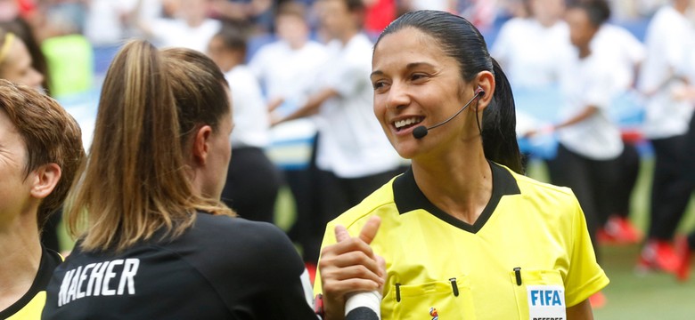 Piłkarska LM. Francuzka Frappart pierwszą kobietą w roli arbitra głównego