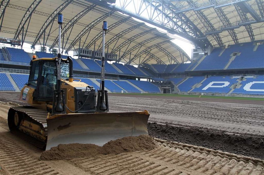 Stadiony w Poznaniu i Wrocławiu to buble
