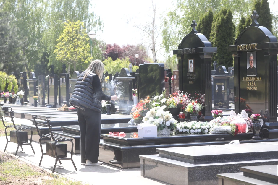 Novo bežanijsko groblje rođendan Saše Popovića