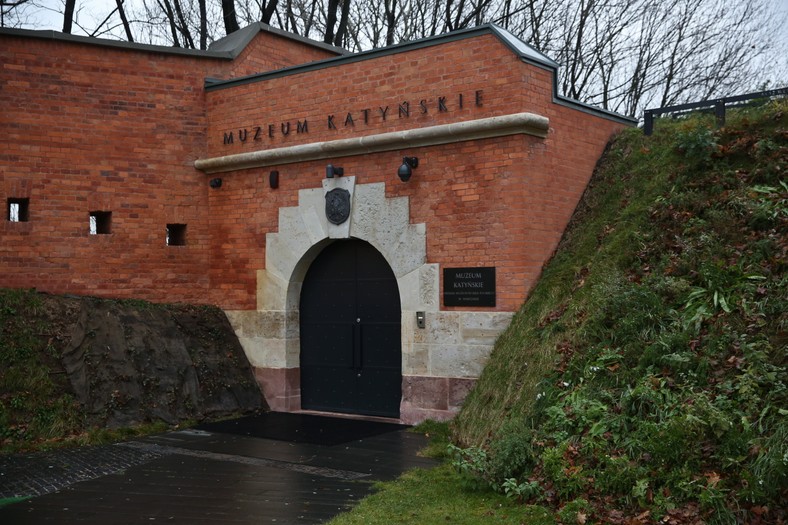 Wejście do Muzeum Katyńskiego