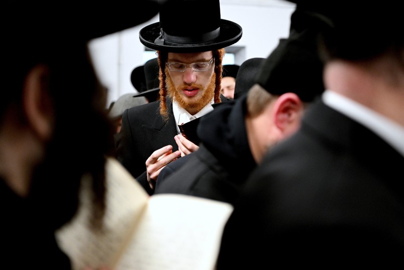 Chasydzi, głównie z Europy i USA, podczas uroczystości w Leżajsku z okazji 235. rocznicy śmierci cadyka Elimelecha