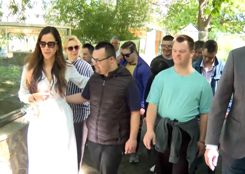 Tamara Vučić sa osobama sa Daunovim sindromom u Zoo vrtu