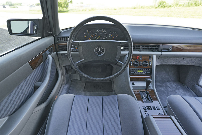 Mercedes W126 - klasa wyższa skrojona na miarę