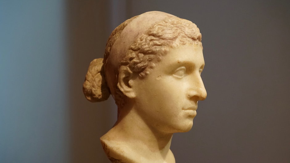 Popiersie egipskiej królowej Kleopatry VII w muzeum w Berlinie