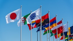 Rozwiąż błyskawiczny quiz z geografii. Dopasuj flagi do państw i zdobądź 10/10