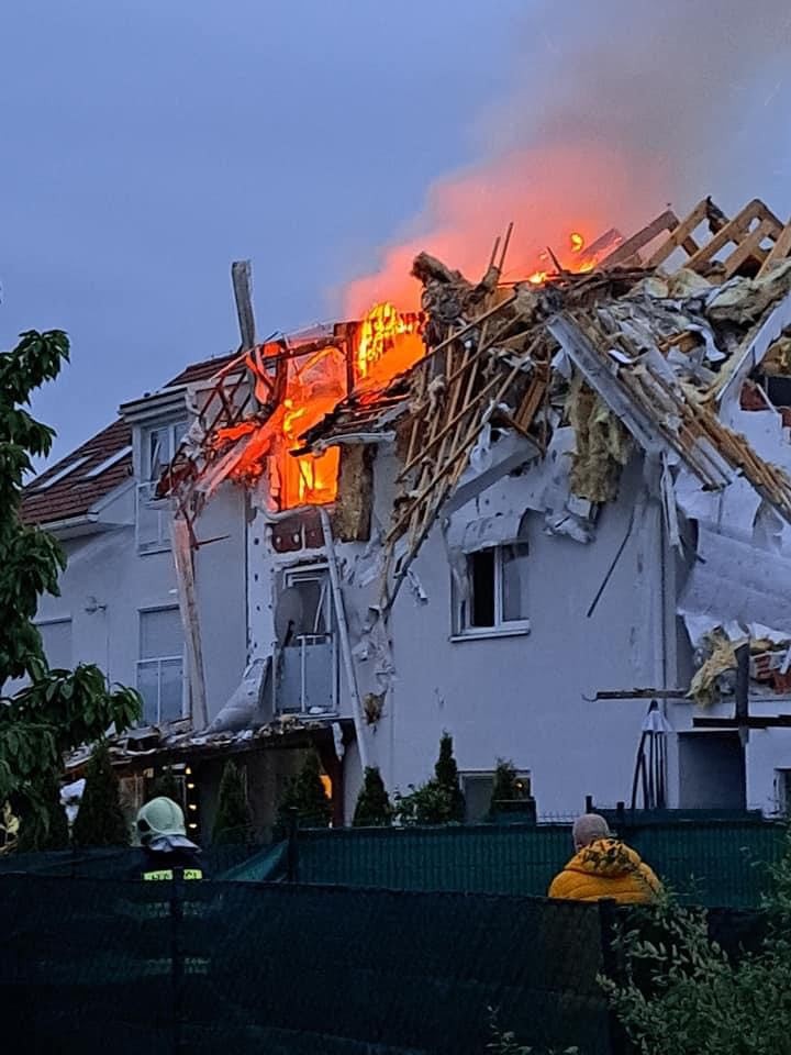 V obci Biely Kostol došlo k výbuchu v bytovke.