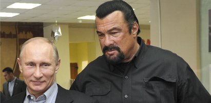 Steven Seagal kręci film dla Władimira Putina. Gwiazdor kina akcji pomoże tuszować zbrodnie rosyjskiej armii?