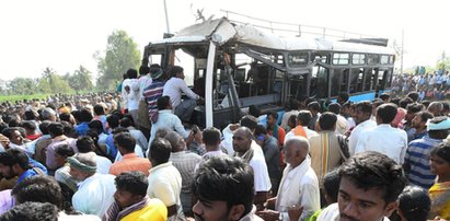 Autobus z dziećmi wpadł do kanału. Nie żyje co najmniej 30 osób!