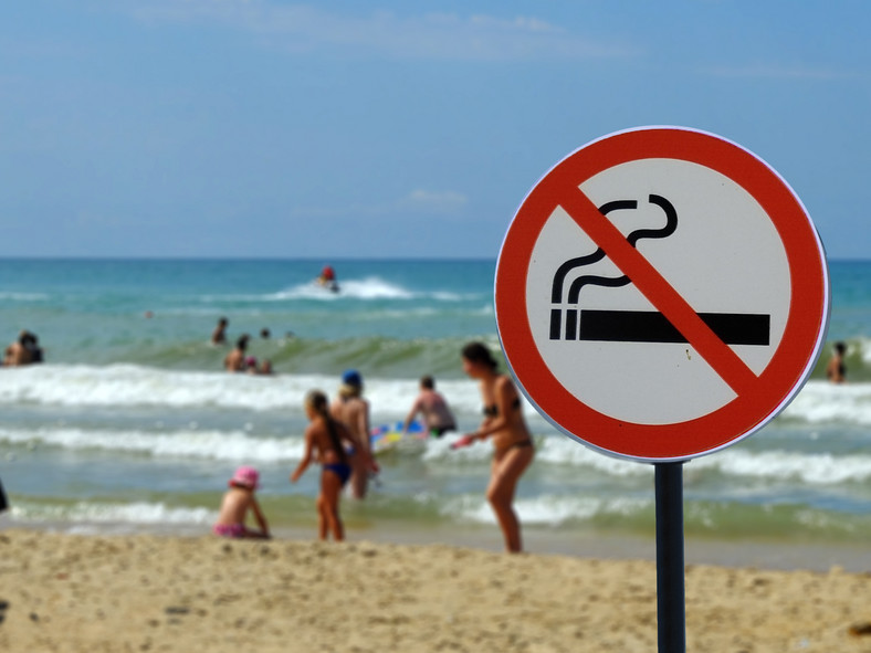 Palenie papierosów na plaży