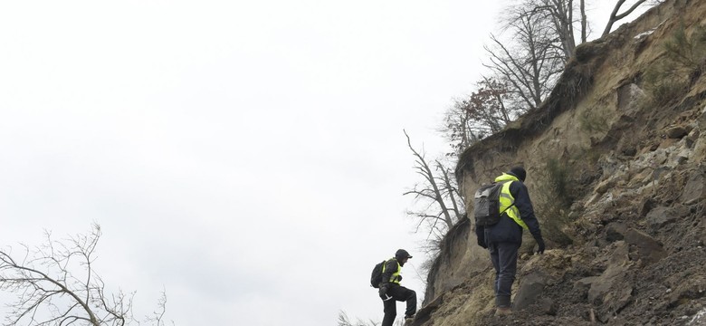 Osunął się fragment orłowskiego klifu. Strażacy sprawdzili, czy nie zostali przysypani ludzie