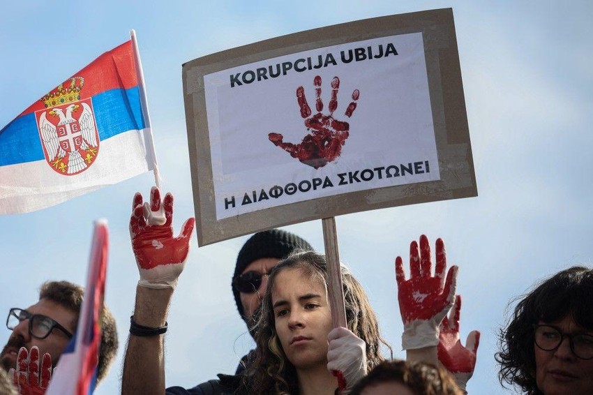 Sa jednog od skupova podrške studentskim protestima u Srbiji - fotografija iz Atine | Foto: REUTERS/Louisa Gouliamaki