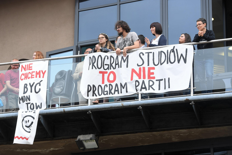 Protest na Wydziale Ekonomiczno-Socjologicznym Uniwersytetu Łódzkiego przeciwko wprowadzeniu Konstytucji dla nauki w czerwcu 2018 r.