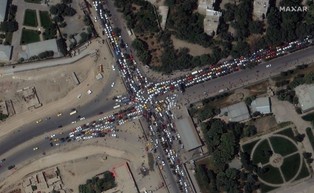 Afganistan. Talibowie patrolują Kabul, wznowiono wojskowe loty ewakuacyjne