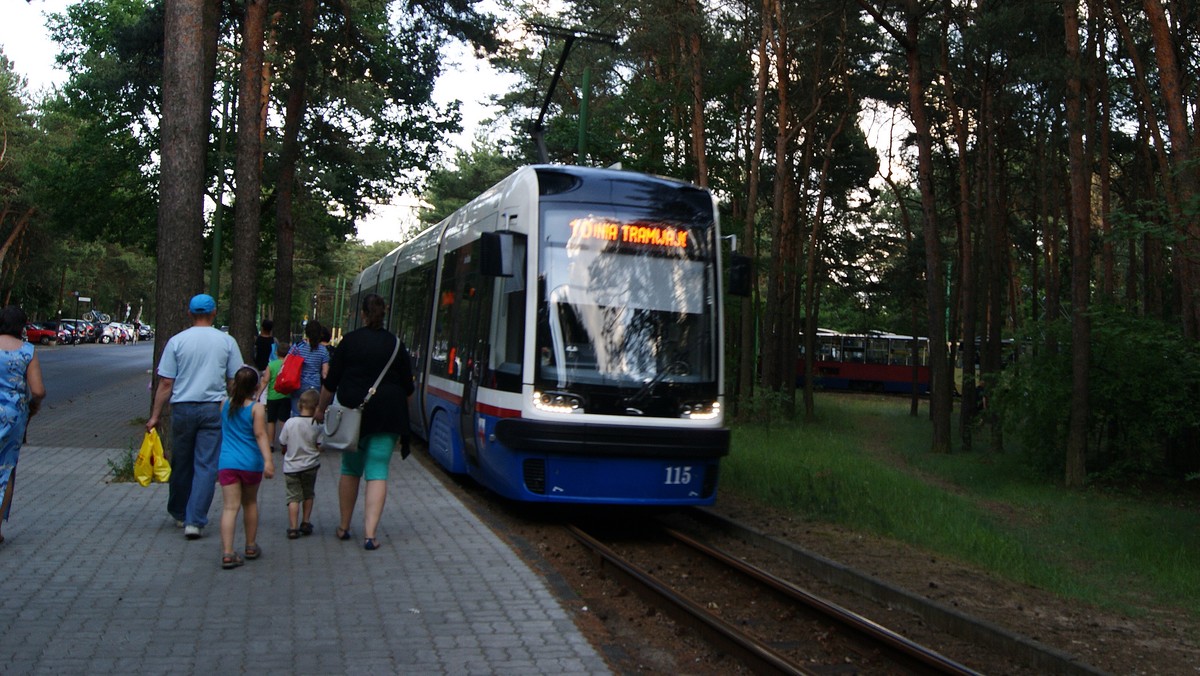 Władze Bydgoszczy podpisały umowę z Pesą na trzy kolejne tramwaje. W sumie na ulicach miasta wkrótce pojawi się 21 nowych Swingów.