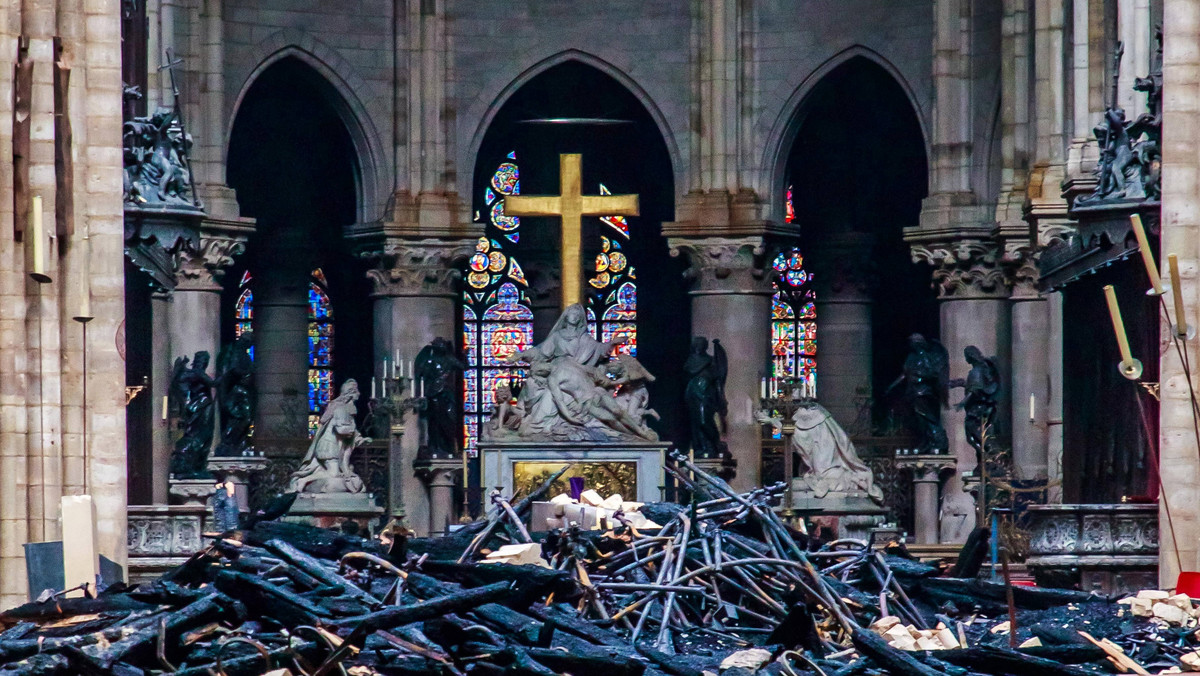 Po pożarze Notre-Dame we Francji rozmnożyli się znawcy spisków – nie mniej ich niż w Polsce