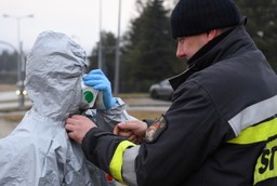 Boimy się wirusa, akceptujemy dalsze zakazy. Pytanie, na jak długo