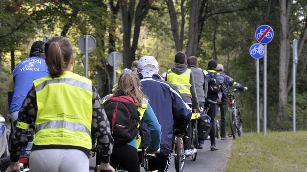 Ponad 22-kilometrowy odcinek trasy rowerowej łączącej Toruń z Unisławiem otwarto w czwartek w regionie kujawsko-pomorskim. Warta ponad 6,5 mln złotych inwestycja, wykorzystująca częściowo dawny nasyp kolejowy, powstała dzięki wsparciu funduszy unijnych.