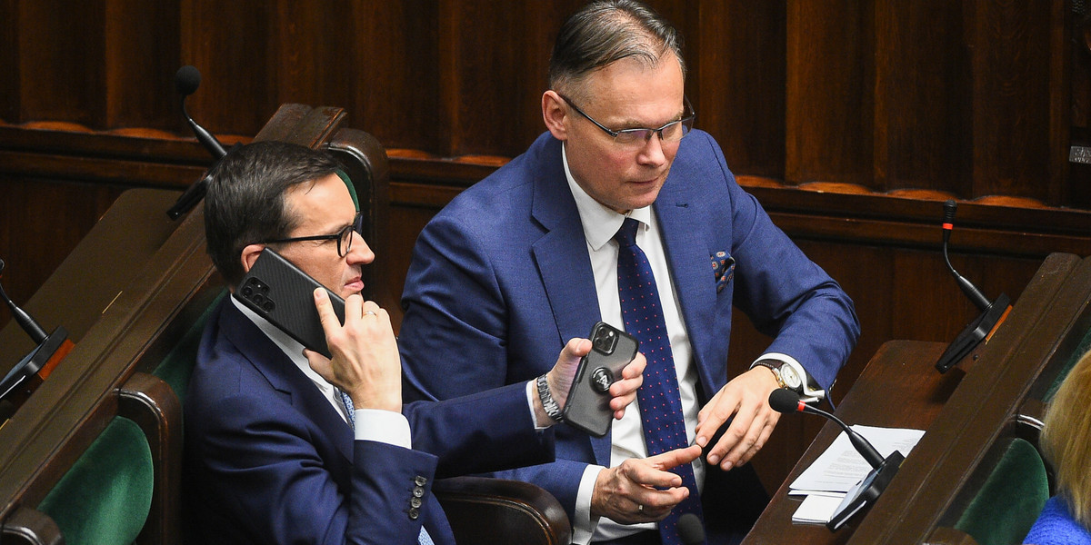 Premier Mateusz Morawiecki i wiceszef MSZ Arkadiusz Mularczyk