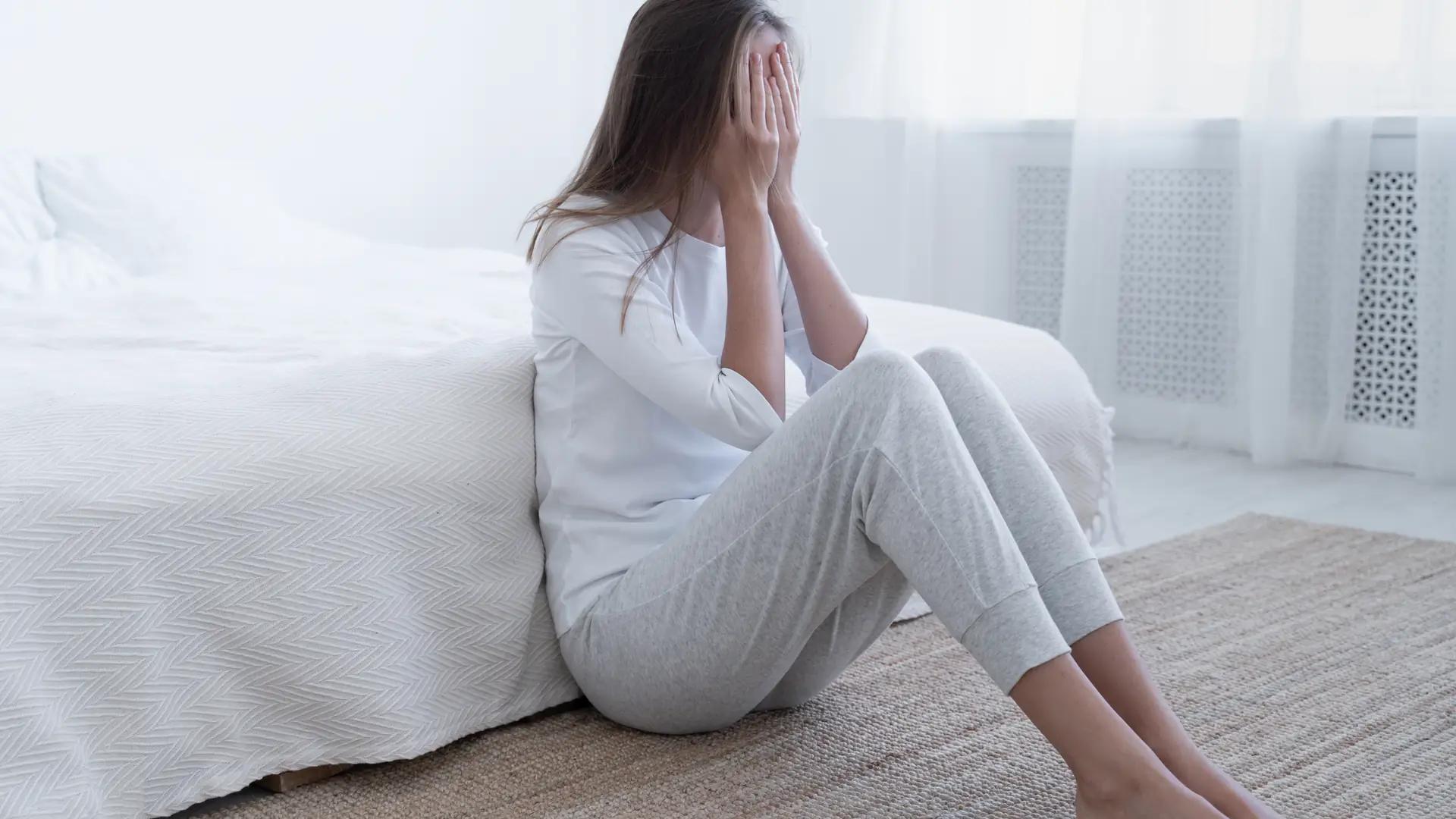 Problemy ze snem i emocjami. To mogą być skutki traumy. Nie lekceważ tych objawów