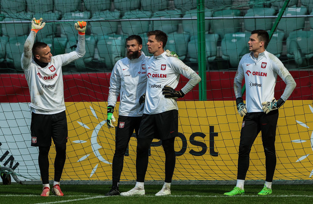 Bramkarze reprezentacji Polski Łukasz Skorupski (L), Bartłomiej Drągowski (2L), Wojciech Szczęsny (2P) i Radosław Majecki (P) podczas treningu kadry w Warszawie