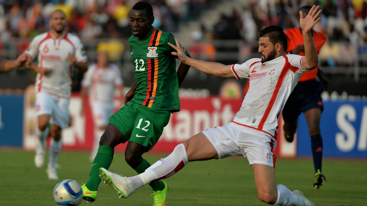 Tunezja pokonała Zambię 2:1 (0:0) w pierwszym meczu drugiej serii spotkań grupy B Pucharu Narodów Afryki. Rozstrzygającego o zwycięstwie gola zdobył Yacine Chikhaoui w 89. minucie.