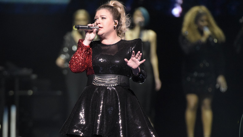 Narodziny gwiazdy": Kelly Clarkson w zachwycającym wykonaniu piosenki  "Shallow" - Muzyka
