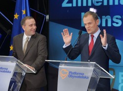 Koalicja rozbije się o emerytury? Schetyna mówi, jak jest