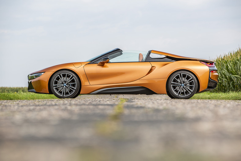 Test BMW i8 Roadster - futurystycznie i luksusowo