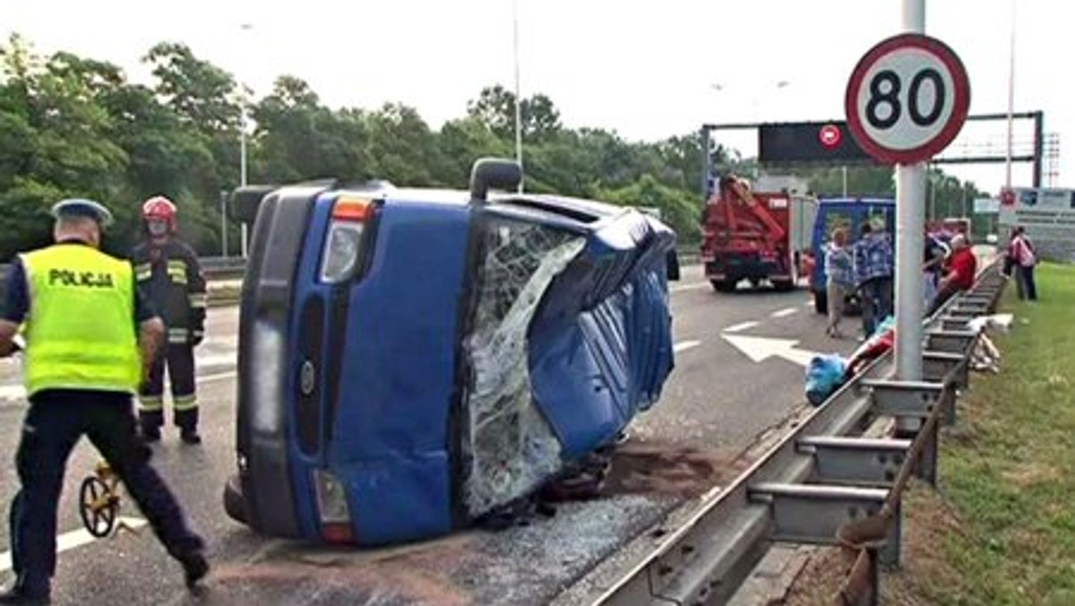 Dziś rano na Wisłostradzie doszło do groźnego wypadku. W wyniku zderzenia busów sześć osób zostało rannych.