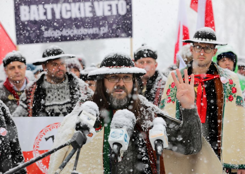 Górale zapraszają Dudę na narty: "Nie musi pan się przebierać, jak Emilewicz"