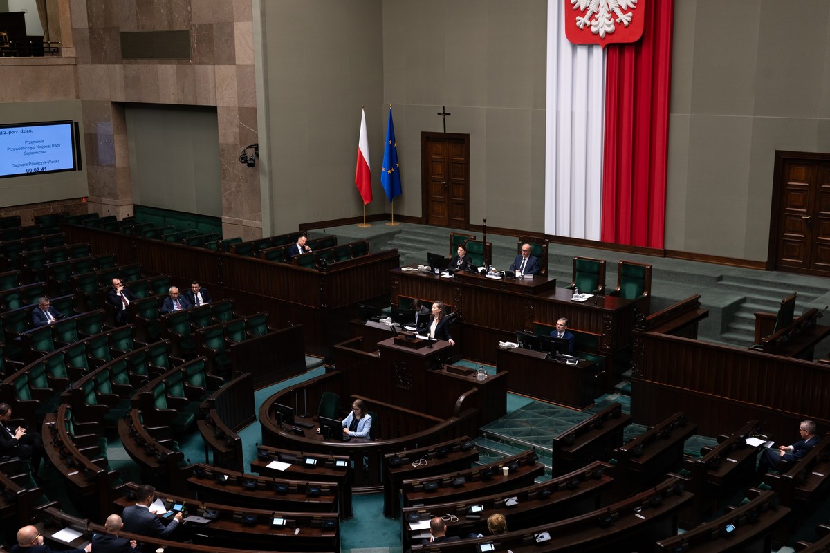 Sejm bierze się za deregulację. Podwyższenie limitu VAT i zmiany w vacatio legis na początek